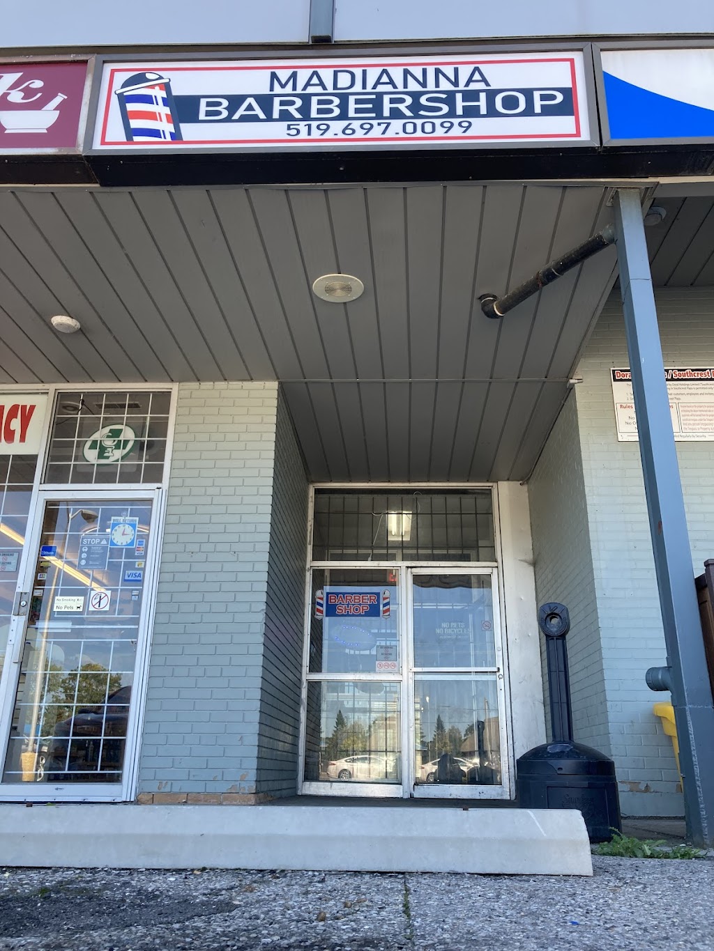 Madianna Barbershop | 390 Springbank Dr Unit 12, London, ON N6J 1G7, Canada | Phone: (519) 697-0099