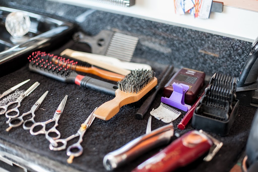 Thumbs Up Barber Shop | 815 Weber St E Unit 2, Kitchener, ON N2H 1H5, Canada | Phone: (519) 954-1114