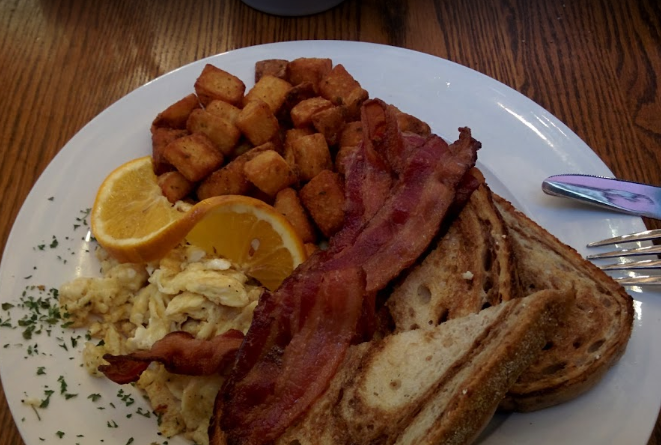 Vimys Lounge and Grill | 101 Clematis Ave, Waterton Park, AB T0K 2M0, Canada | Phone: (403) 859-2275