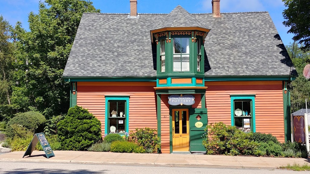 LUNENBURG ESSO | 1 Falkland St, Lunenburg, NS B0J 2C0, Canada | Phone: (902) 634-8014
