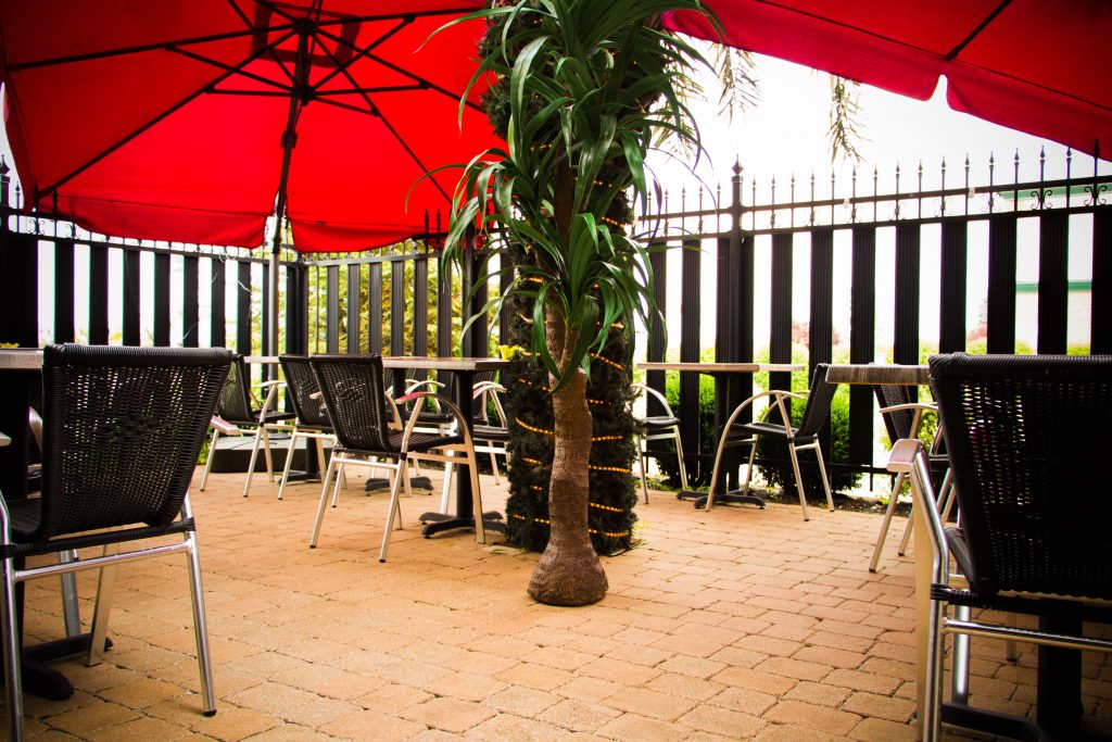 Restaurant Isola Bella - Grillades et tartares | 3437 Boulevard De La Pinière O, Terrebonne, QC J6X 0A1, Canada | Phone: (450) 326-1377