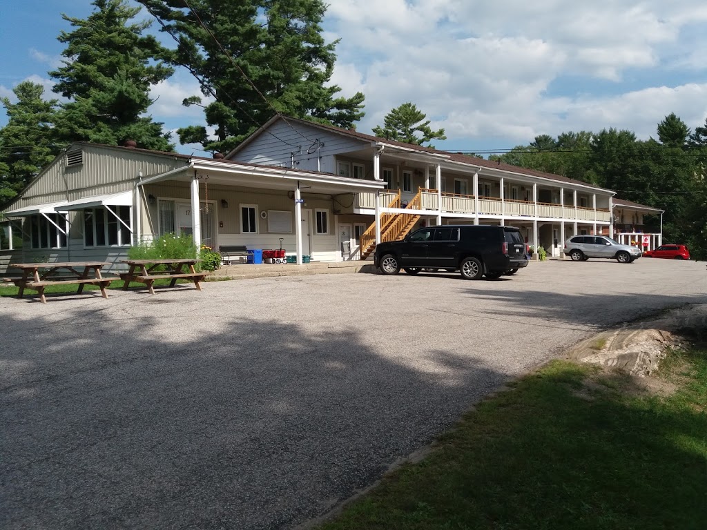 Pinedale Inn Efficiency Motel | 200 Pinedale Ln, Gravenhurst, ON P1P 1B4, Canada | Phone: (705) 687-2822