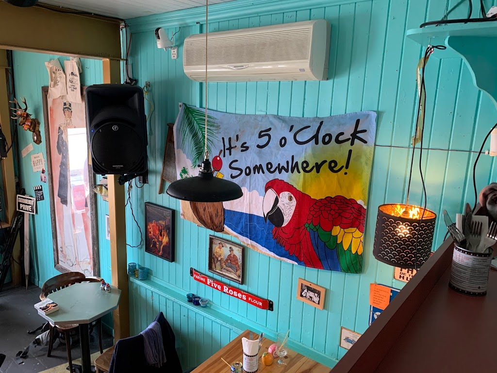Le Gibard | 137 Rue du Bord de lEau, Tadoussac, QC G0T 2A0, Canada | Phone: (418) 235-4534