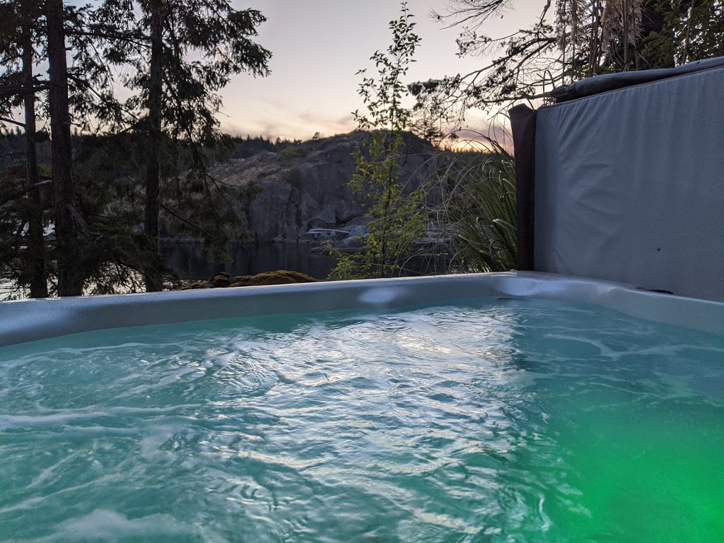 Pointhouse Suites on Sargeant Bay | 7747 Kenyon Rd, Halfmoon Bay, BC V0N 1Y1, Canada | Phone: (604) 885-7735