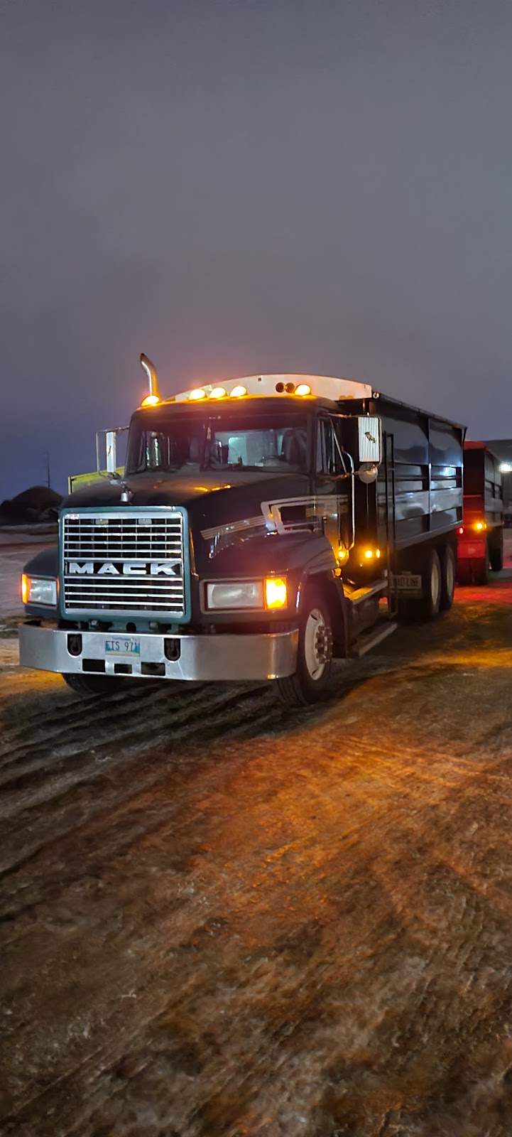 Walker Farms LTD. | 23070, RD 35N SE-30-6-4W, Carman, MB R0G 0J0, Canada | Phone: (204) 750-1841