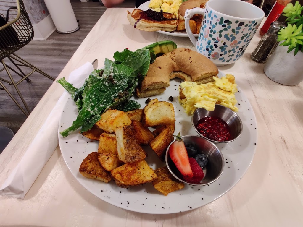 Almond Butterfly Dundas | Bistro | 792 Dundas St W, Toronto, ON M6J 1V1, Canada | Phone: (416) 862-2030