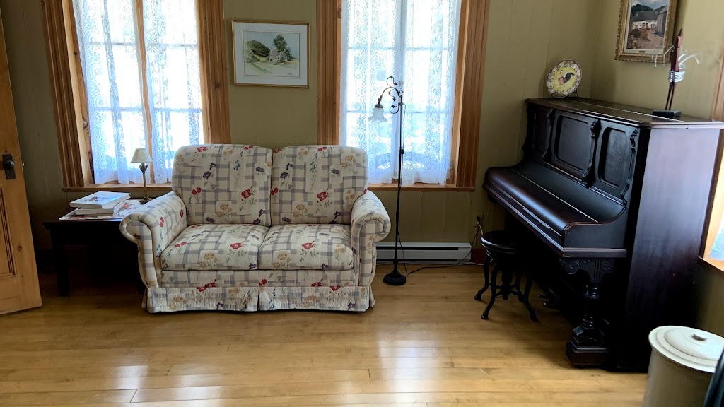 Auberge La Mansarde | 187 Rue St Raphaël, La Malbaie, QC G5A 2N6, Canada | Phone: (888) 577-2750