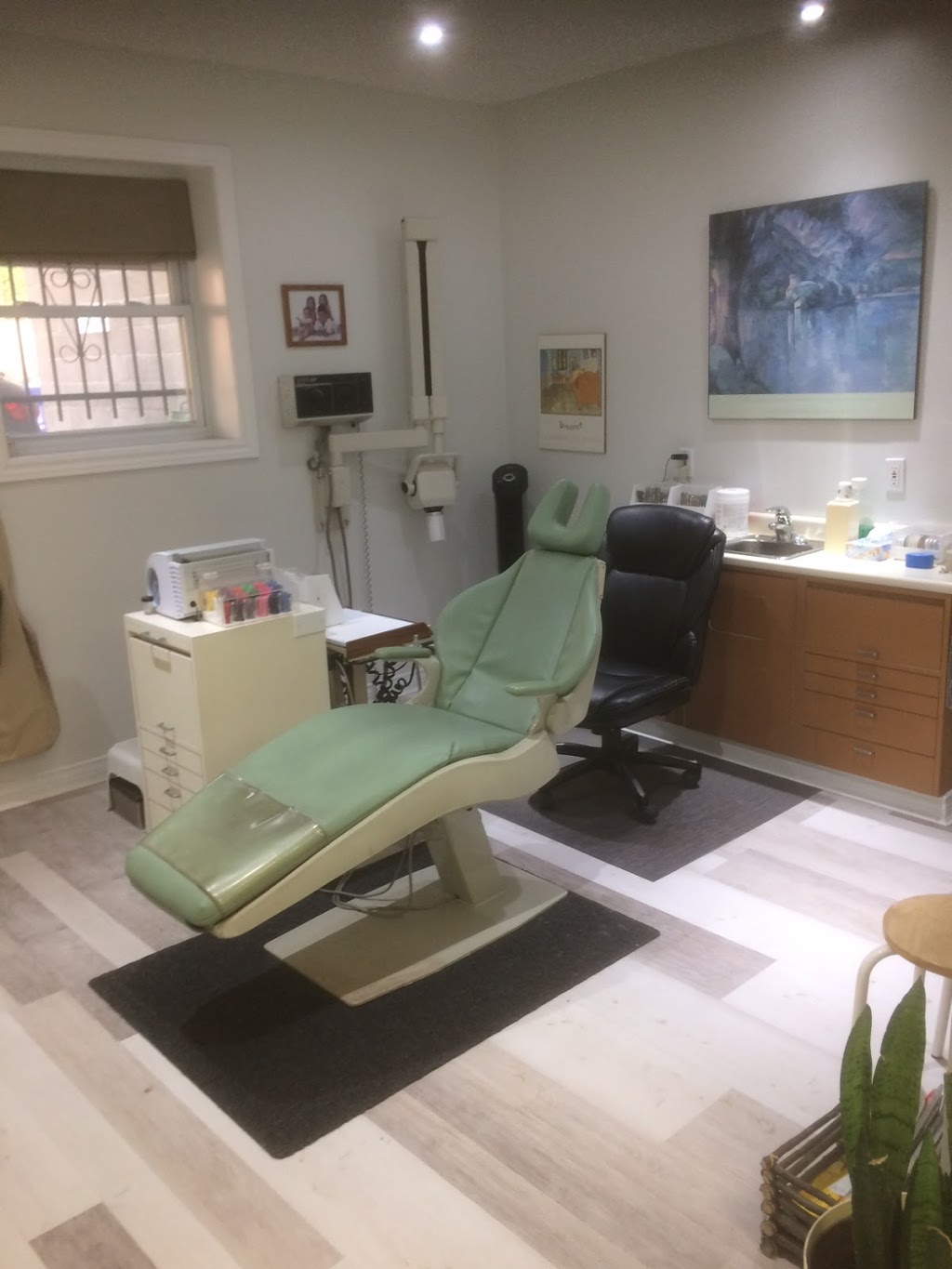 Dr Lawrence Allen | 562 College St, Toronto, ON M6G 1B1, Canada | Phone: (416) 962-7792