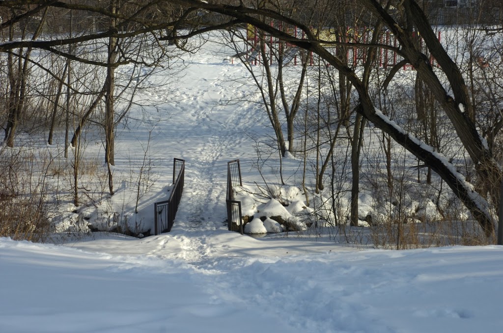 Knob Hill Park | 625 Brimley Rd, Toronto, ON M1J 1B7, Canada | Phone: (416) 396-4128