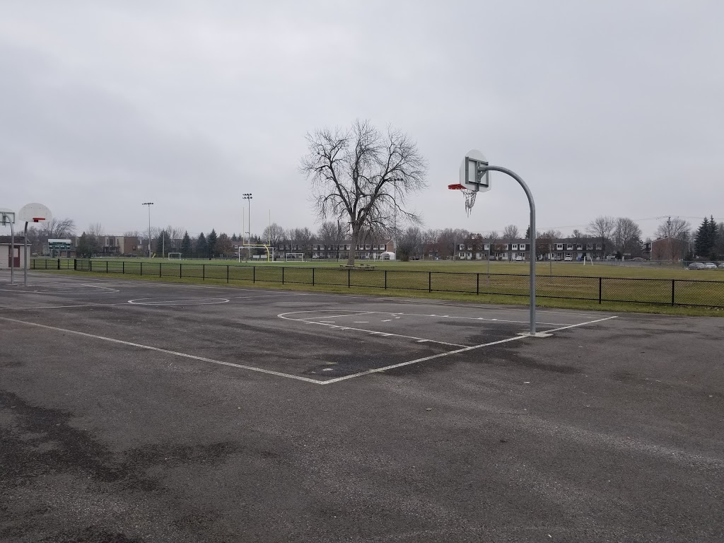 Rosemere High School | 4Y9, 530 Northcote St, Rosemère, QC J7A 1Y2, Canada | Phone: (450) 621-5900
