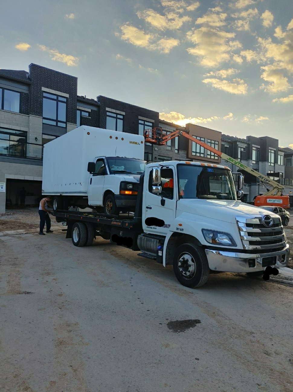 Mr Flatbed Towing north | 49 Glenora Crescent, Brampton, ON L6S 1E1, Canada | Phone: (905) 302-2015