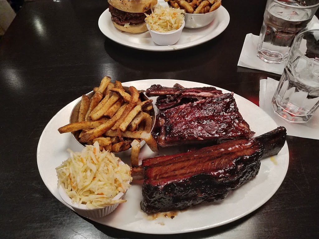 Rubs BBQ Américain | 699 Boulevard Curé-Labelle, Sainte-Rose, QC H7L 5R7, Canada | Phone: (450) 937-5558