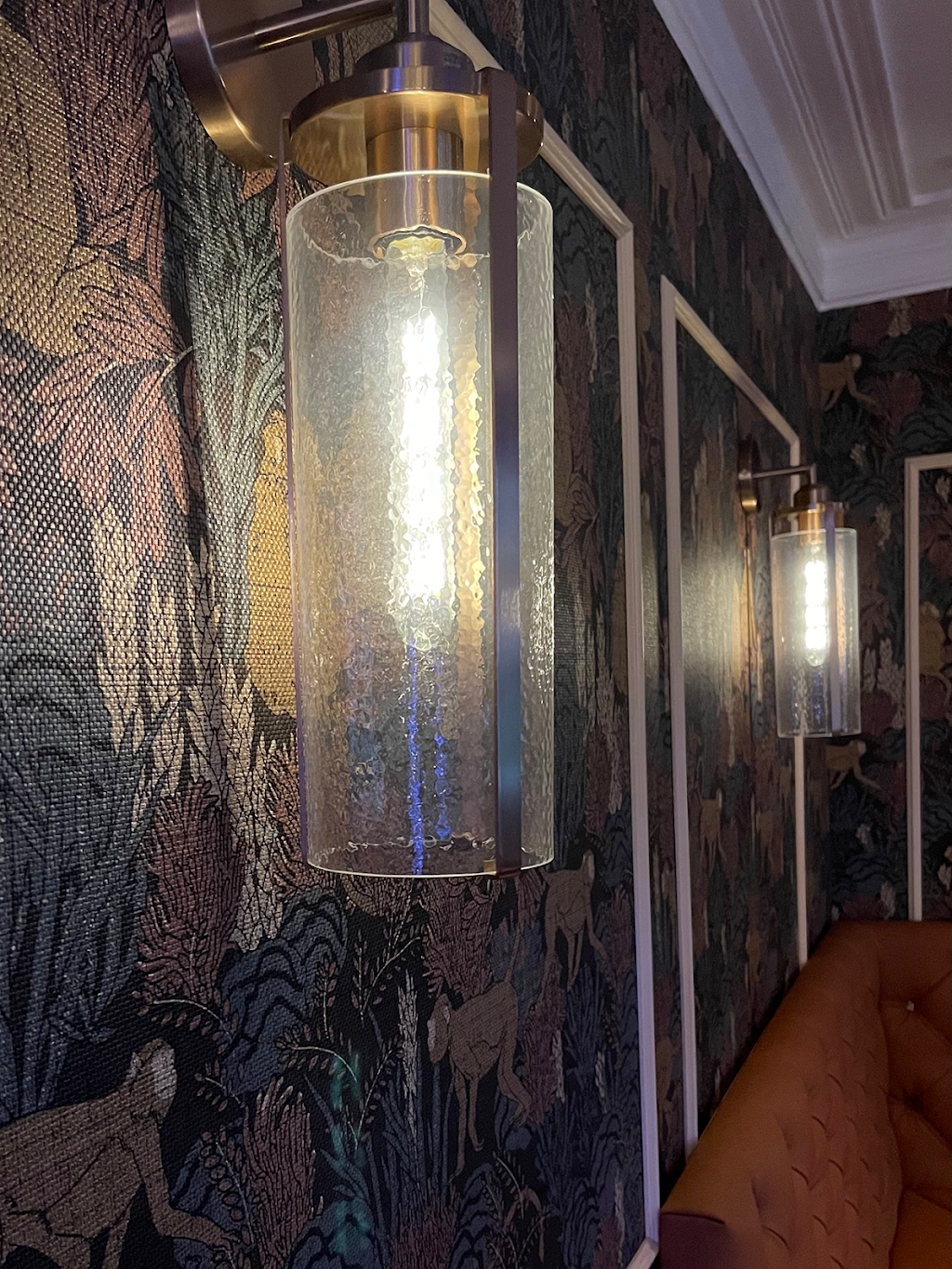 Alibi Lounge Hudson | 422 Rue Main Suite 101, Hudson, QC J0P 1H0, Canada | Phone: (450) 458-8000
