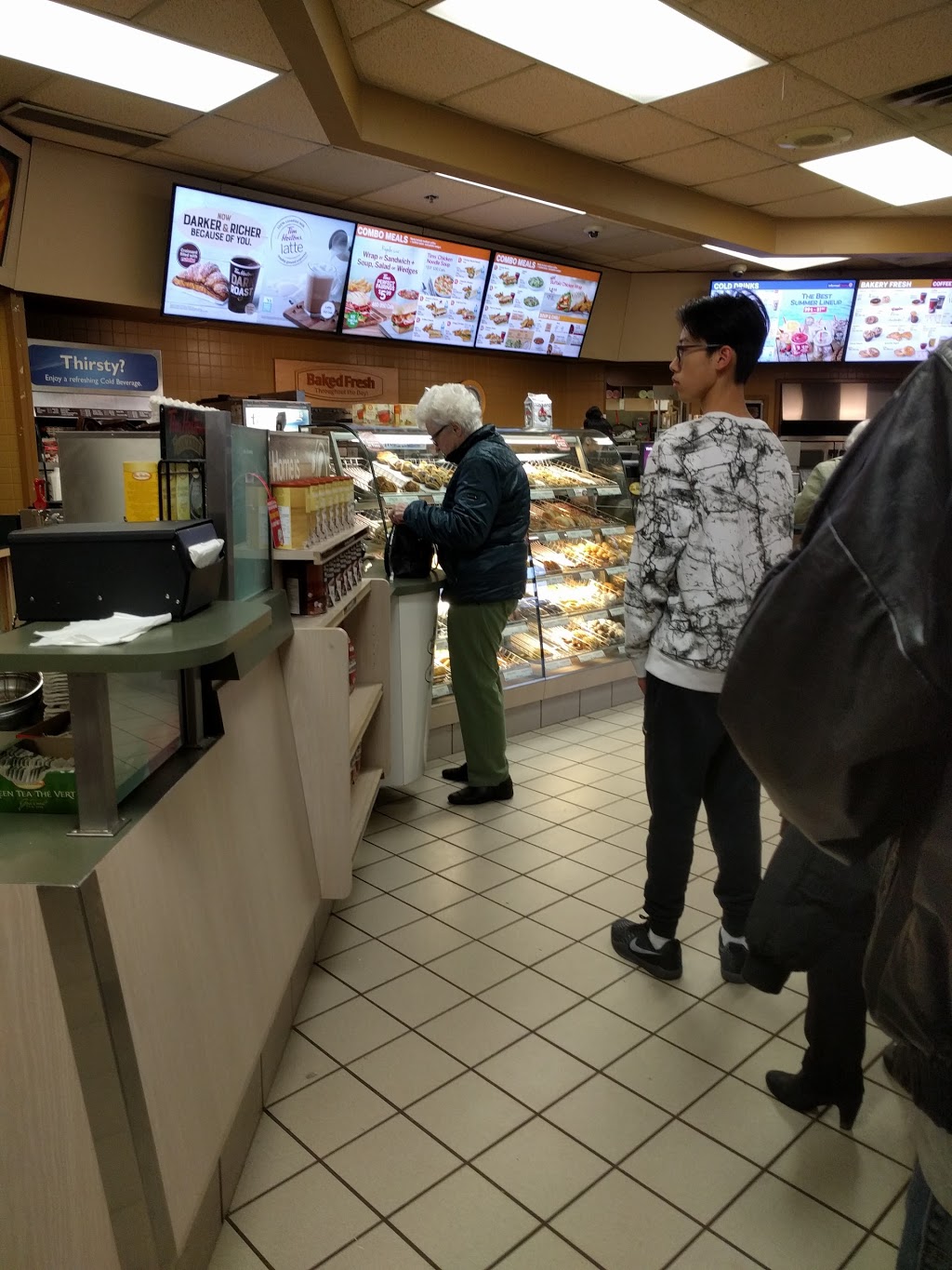 Tim Hortons | 1515 Rebecca St, Oakville, ON L6L 5G6, Canada | Phone: (905) 827-6981