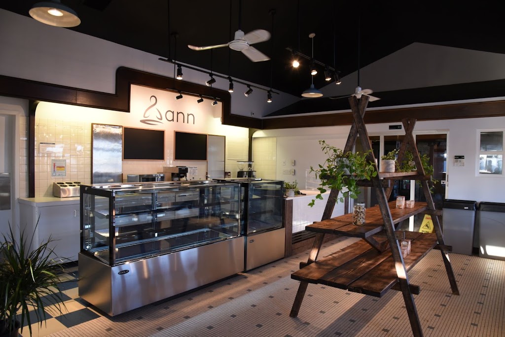 Ann Cakes & Cafe | 123 Water St, Summerside, PE C1N 1A8, Canada | Phone: (902) 436-4985