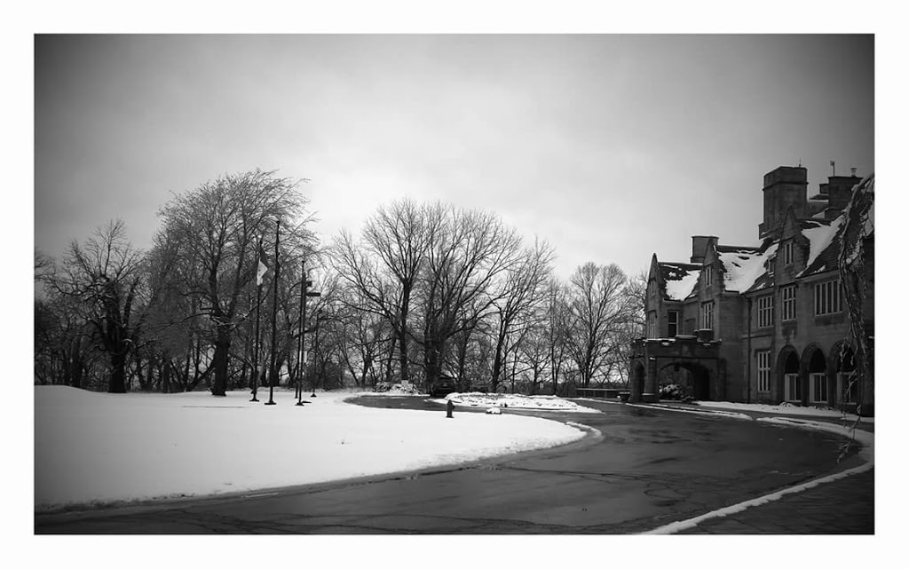 Oak Hall | 7400 Portage Rd, Niagara Falls, ON L2E 6X8, Canada | Phone: (877) 642-7275