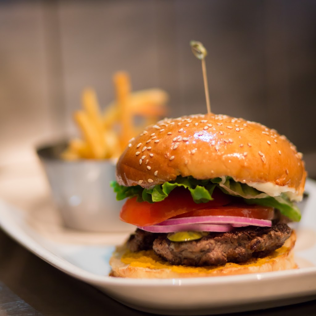 Earls Kitchen + Bar | 6339 200 St Unit 600, Langley City, BC V2Y 1A2, Canada | Phone: (604) 534-8750