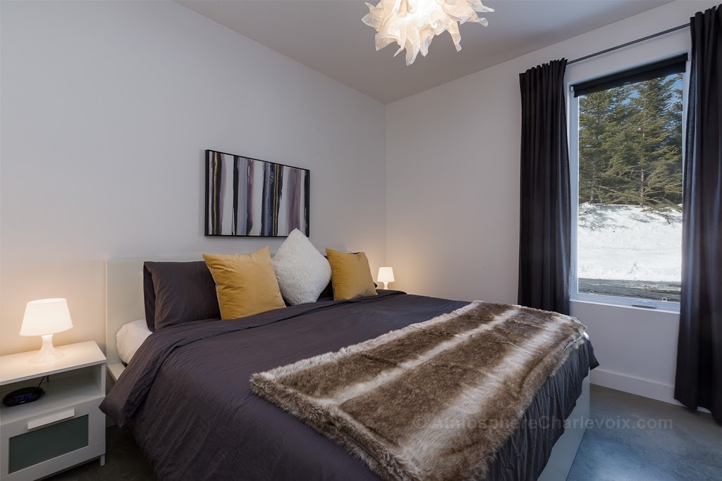 Maison Atmosphère Charlevoix | 18 Chemin des Prés, Petite-Rivière-Saint-François, QC G0A 2L0, Canada | Phone: (418) 840-9221