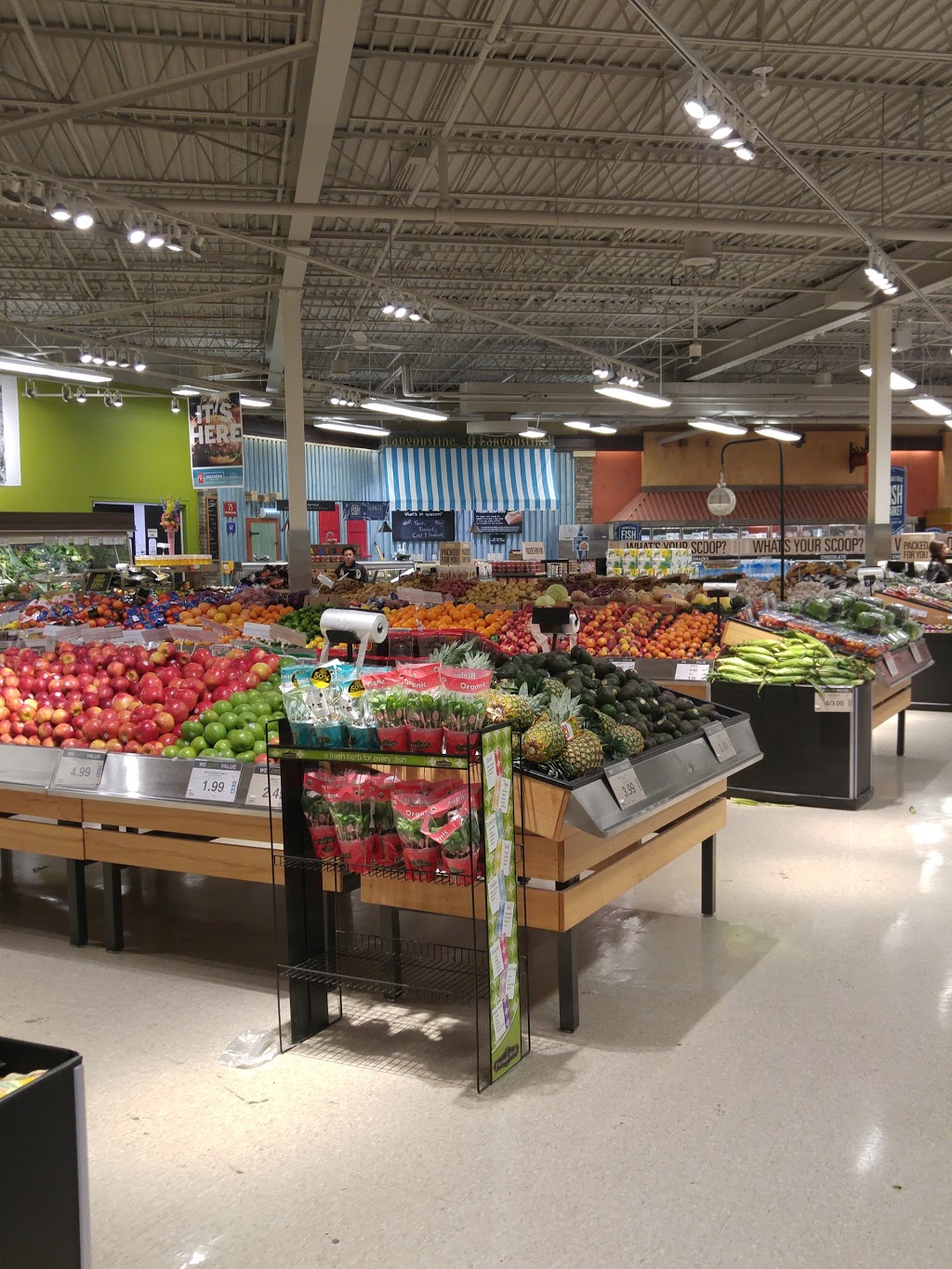 Loblaws | 1460 Merivale Rd, Nepean, ON K2E 5P2, Canada | Phone: (613) 226-6001