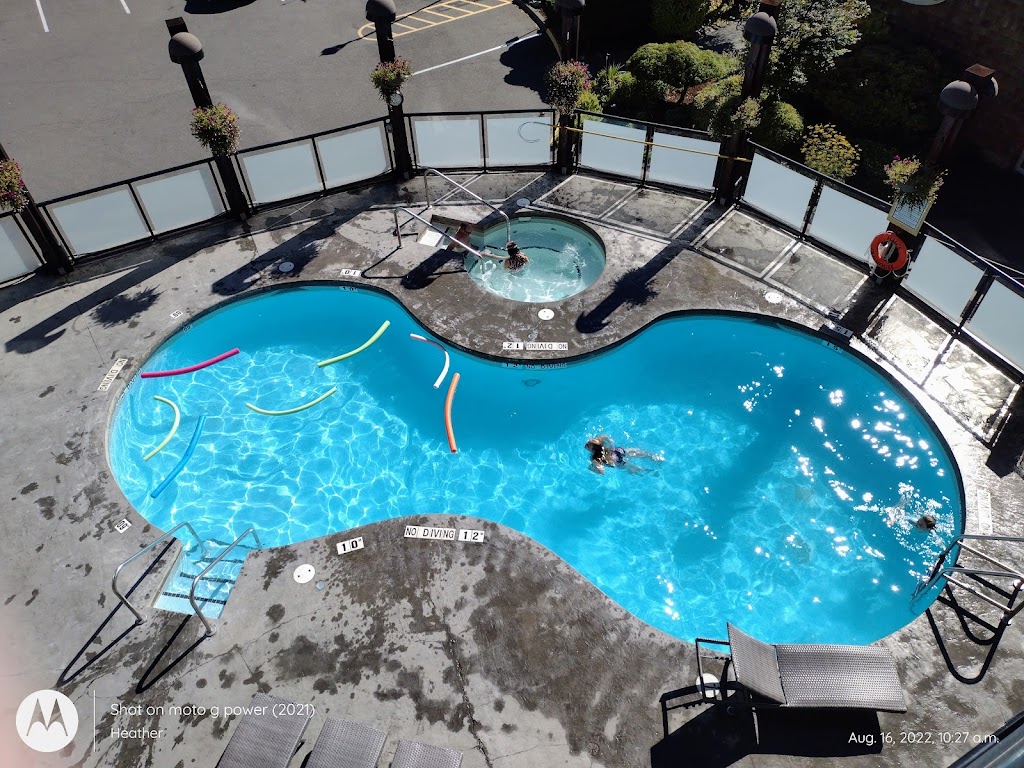 Old House Hotel | 1730 Riverside Ln, Courtenay, BC V9N 8C7, Canada | Phone: (250) 703-0202