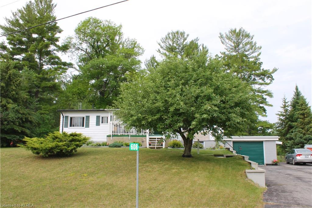 Four Seasons Cottage Gataway | 608 Hickory Beach Rd, Fenelon Falls, ON K0M 1N0, Canada | Phone: (647) 638-6326