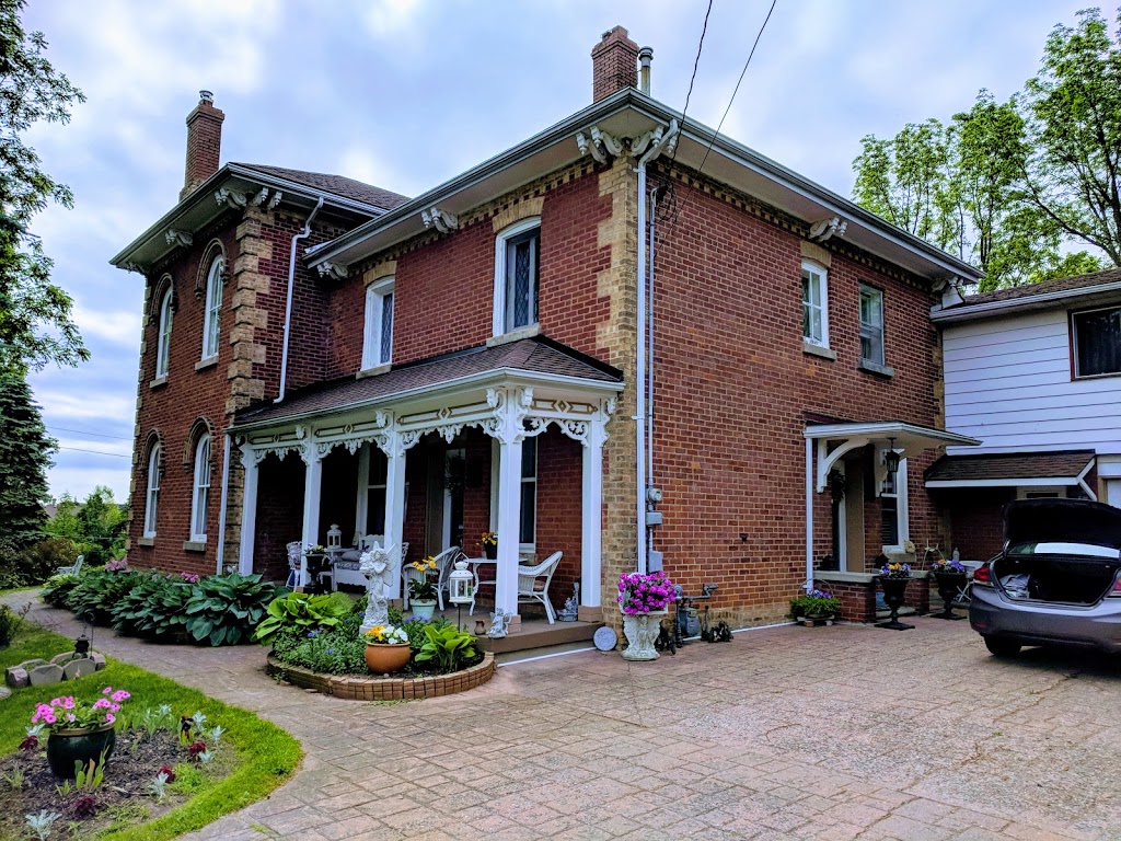 Two Roses B & B | 6 Thompson St, Saint George, ON N0E 1N0, Canada | Phone: (519) 448-9999