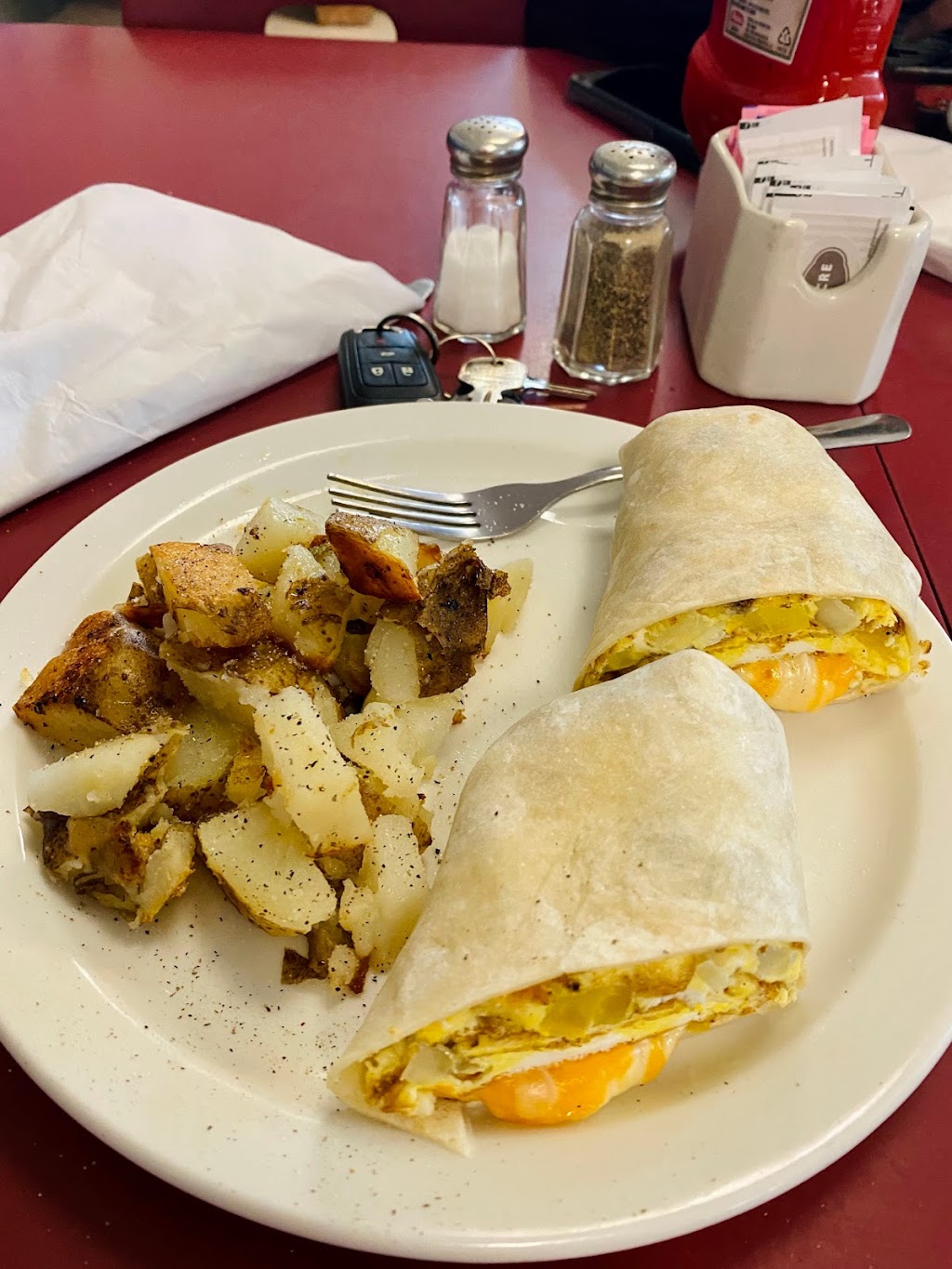 Algonquin Lunch Bar & Gas Station | 29553 ON-60, Whitney, ON K0J 2M0, Canada | Phone: (613) 637-2670