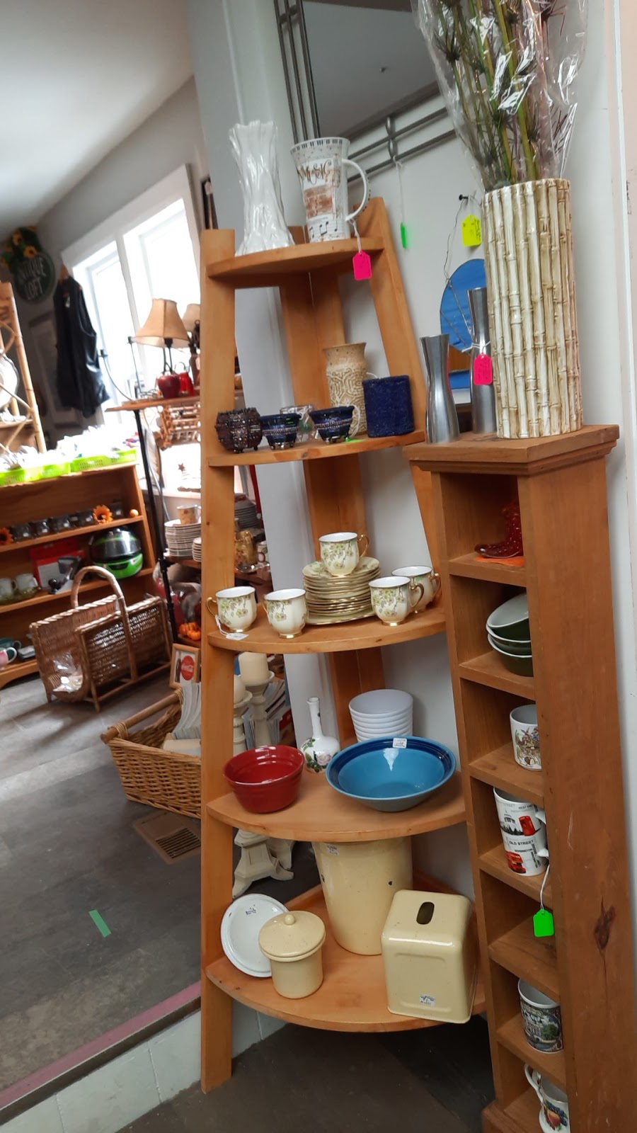 Treasures By The Locks | 7 May St, Fenelon Falls, ON K0M 1N0, Canada | Phone: (705) 344-4351