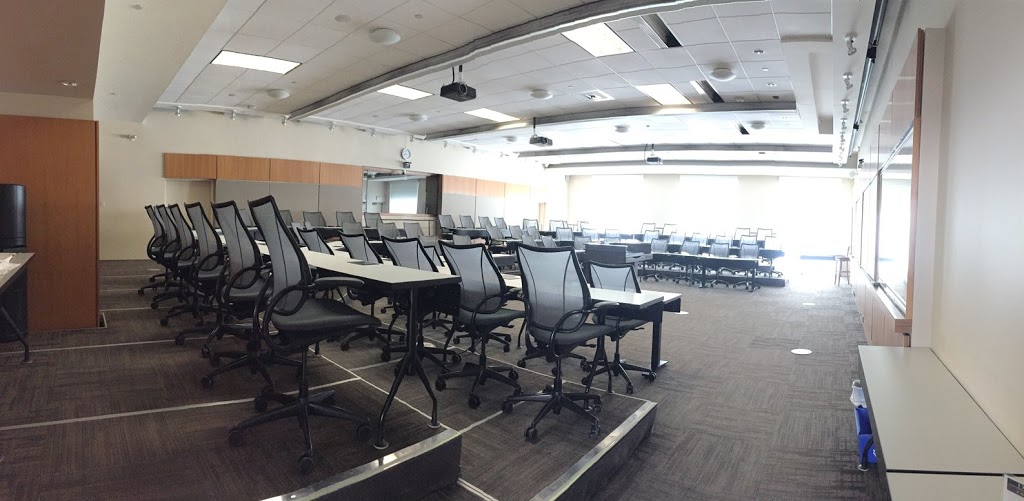 Donald Gordon Hotel and Conference Centre | 421 Union St, Kingston, ON K7L 3N6, Canada | Phone: (613) 533-2221