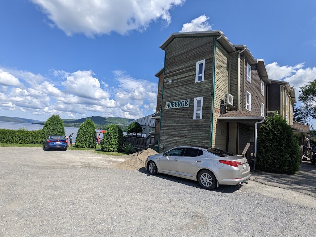 Auberge Villa Des Frontières | 1194 Rue Principale, Pohénégamook, QC G0L 1J0, Canada | Phone: (418) 859-2884