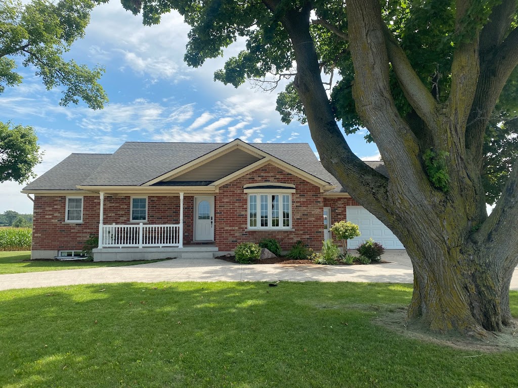 Corner Farm Cottage Blyth | 82328 London Rd, Auburn, ON N0M 1E0, Canada | Phone: (519) 525-3486