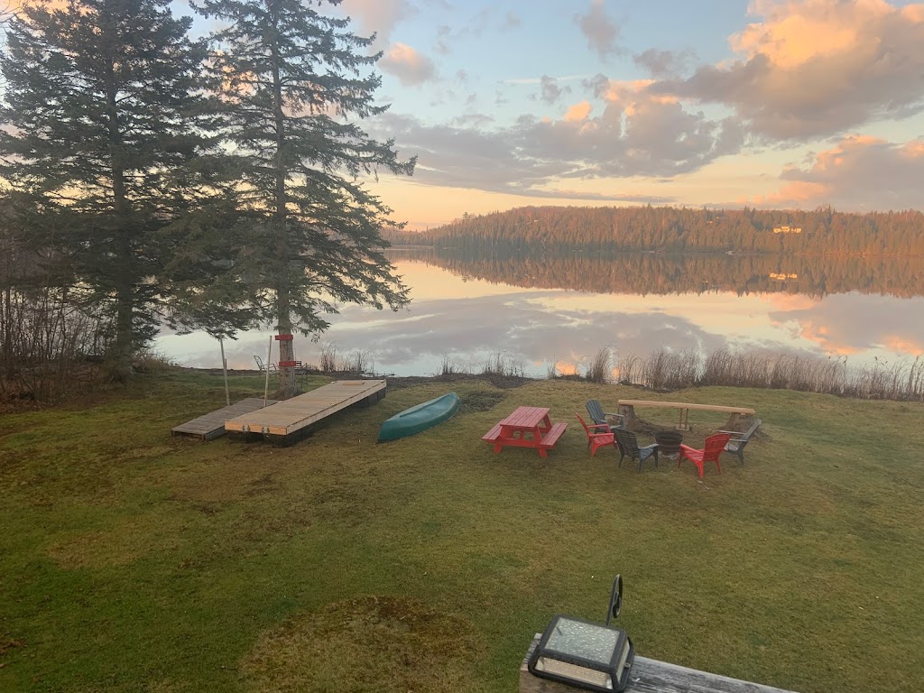 Lake House on the Bay | lodging | 33 Paudash Lake Rd, Bancroft, ON K0L 1C0, Canada | 9057087927 OR +1 905-708-7927