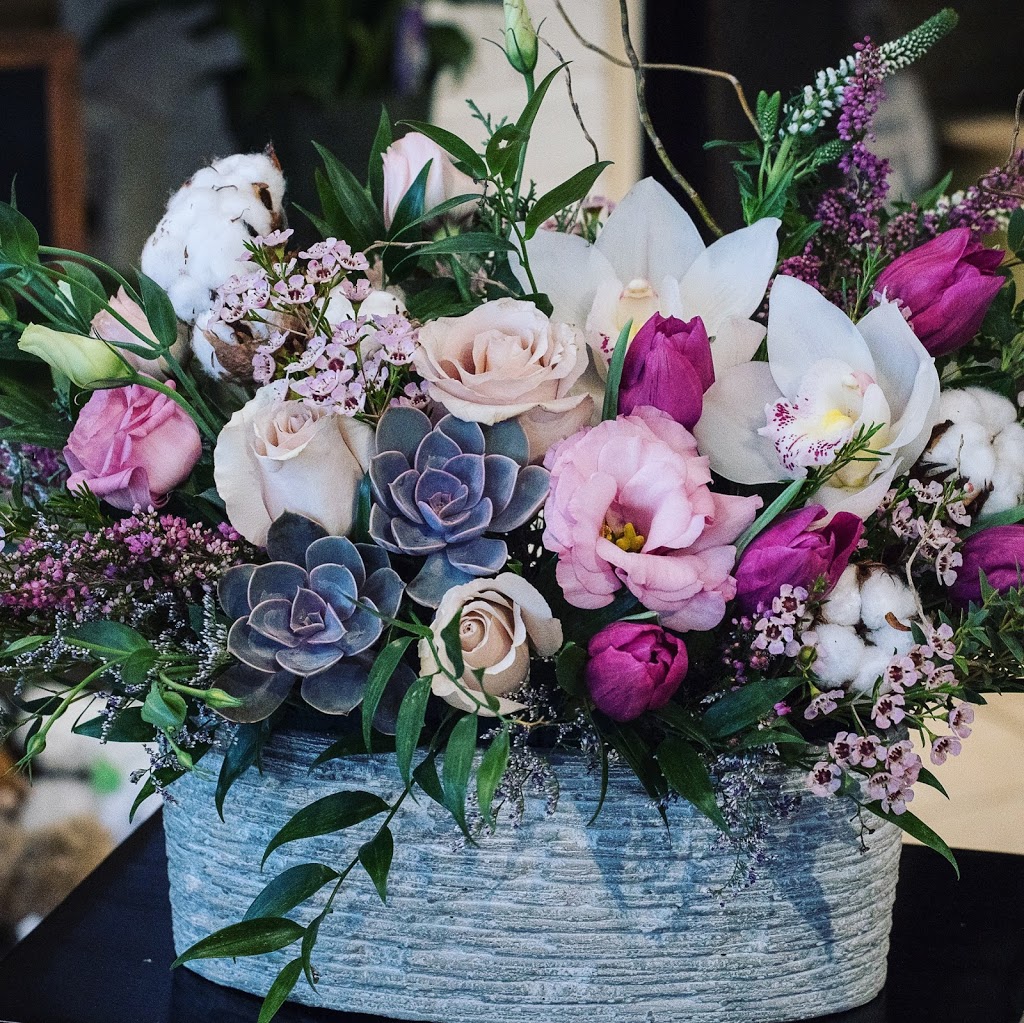 Loyalist Flowers | 4451 Bath Rd, Amherstview, ON K7N 1A3, Canada | Phone: (613) 634-1626