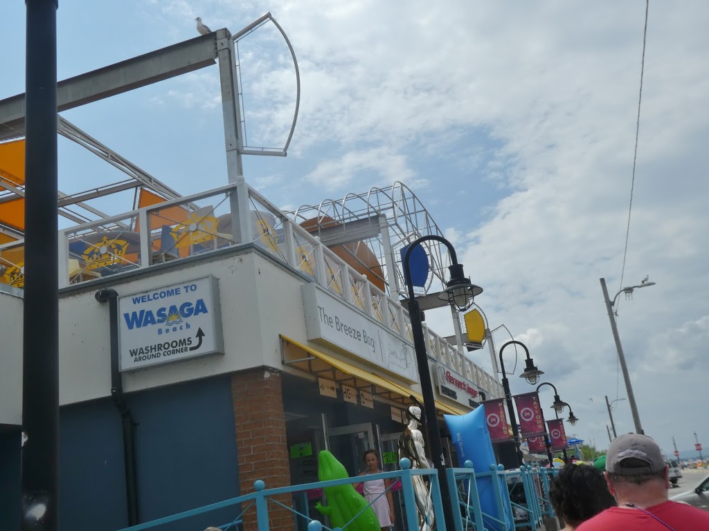 The Breeze Bag | 93 Beach Dr, Wasaga Beach, ON L9Z 2K2, Canada | Phone: (905) 327-9955