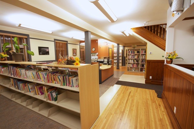 Bibliothèque Claude-Béchard | 11 Côte de lÉglise, Saint-Philippe-de-Néri, QC G0L 4A0, Canada | Phone: (418) 498-2744