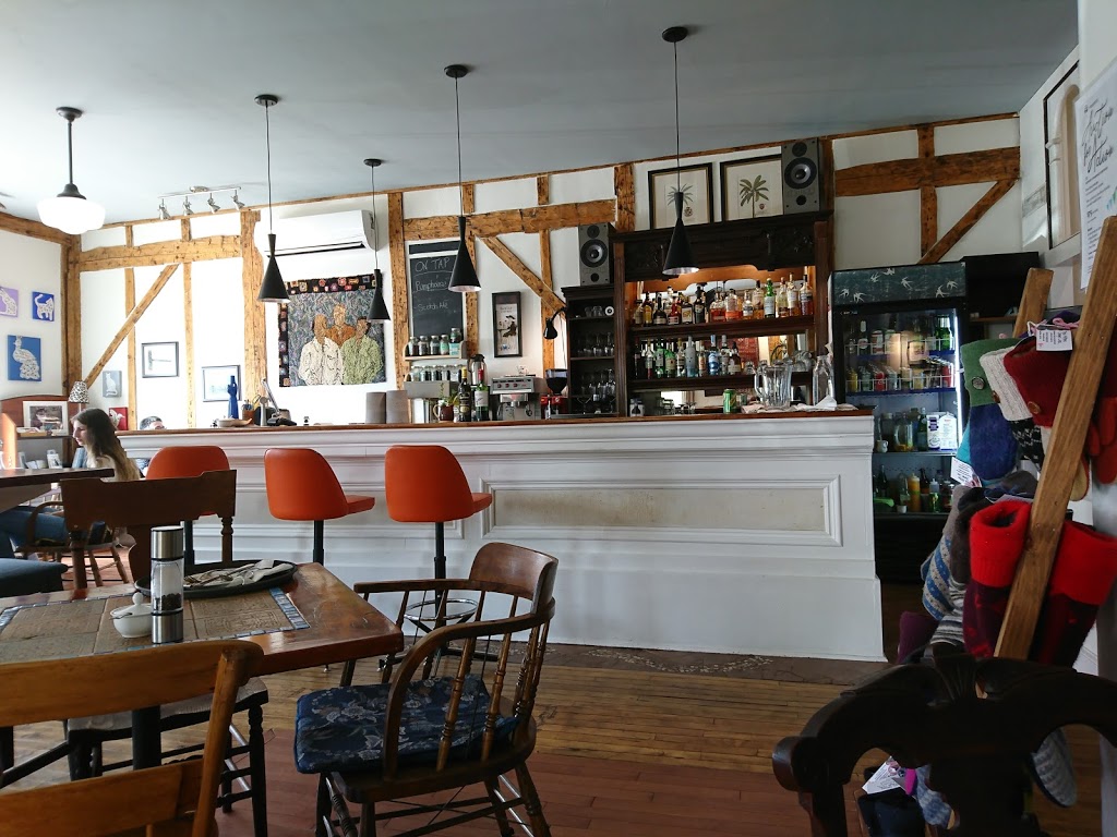 Bistro Le Chat Bleu | 342 NB-970, Baie Verte, NB E4M 1N5, Canada | Phone: (506) 538-0110