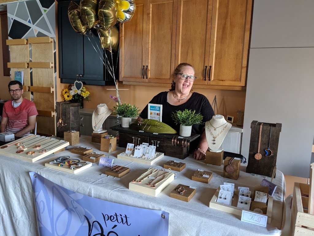 Square Lemon Artistic Association | 2350 Stevenage Dr Unit #14, Ottawa, ON K1G 3W3, Canada | Phone: (613) 454-8060