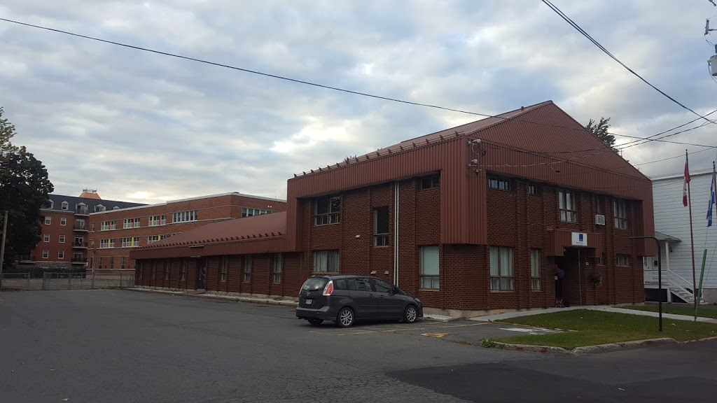 Club De LAge DOr-Marieville | 400 Rue du Docteur Poulin, Marieville, QC J3M 1J5, Canada | Phone: (450) 460-2424
