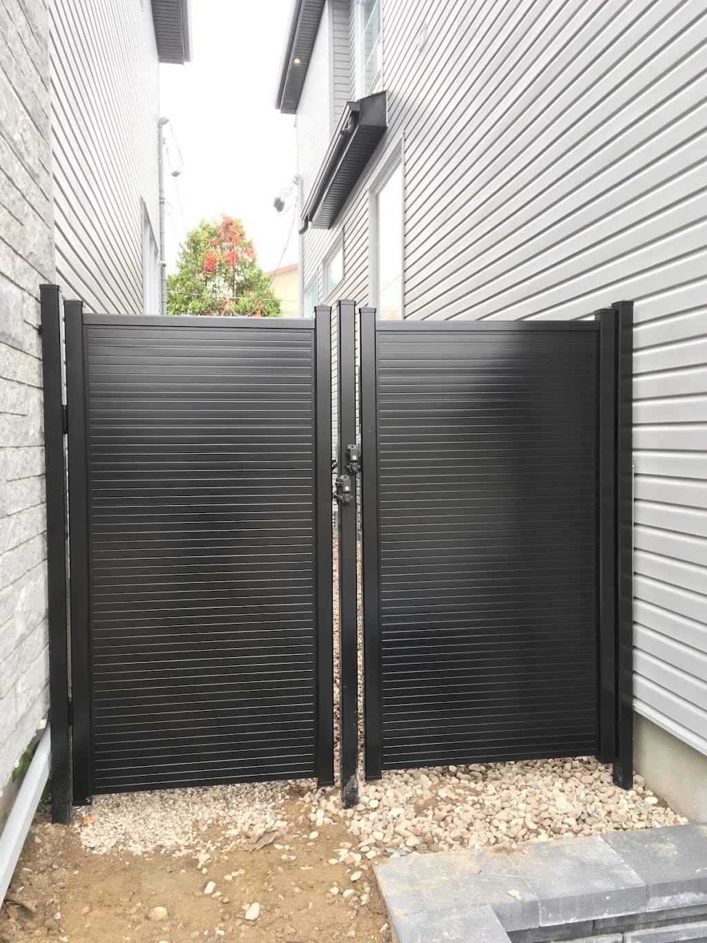 Clotures JPS | 65 Rue de la Station, Laval, QC H7M 1P2, Canada | Phone: (514) 952-8392