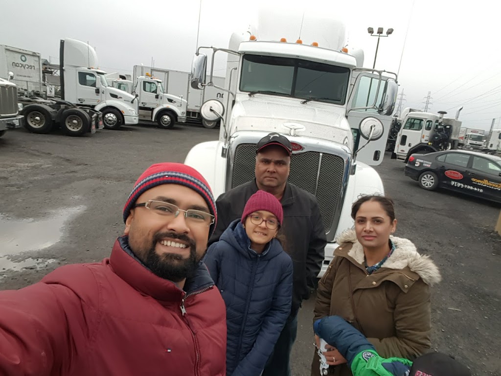Camions Lussicam | 1041 Rue Nobel, Sainte-Julie, QC J3E 1Z4, Canada | Phone: (450) 649-6198