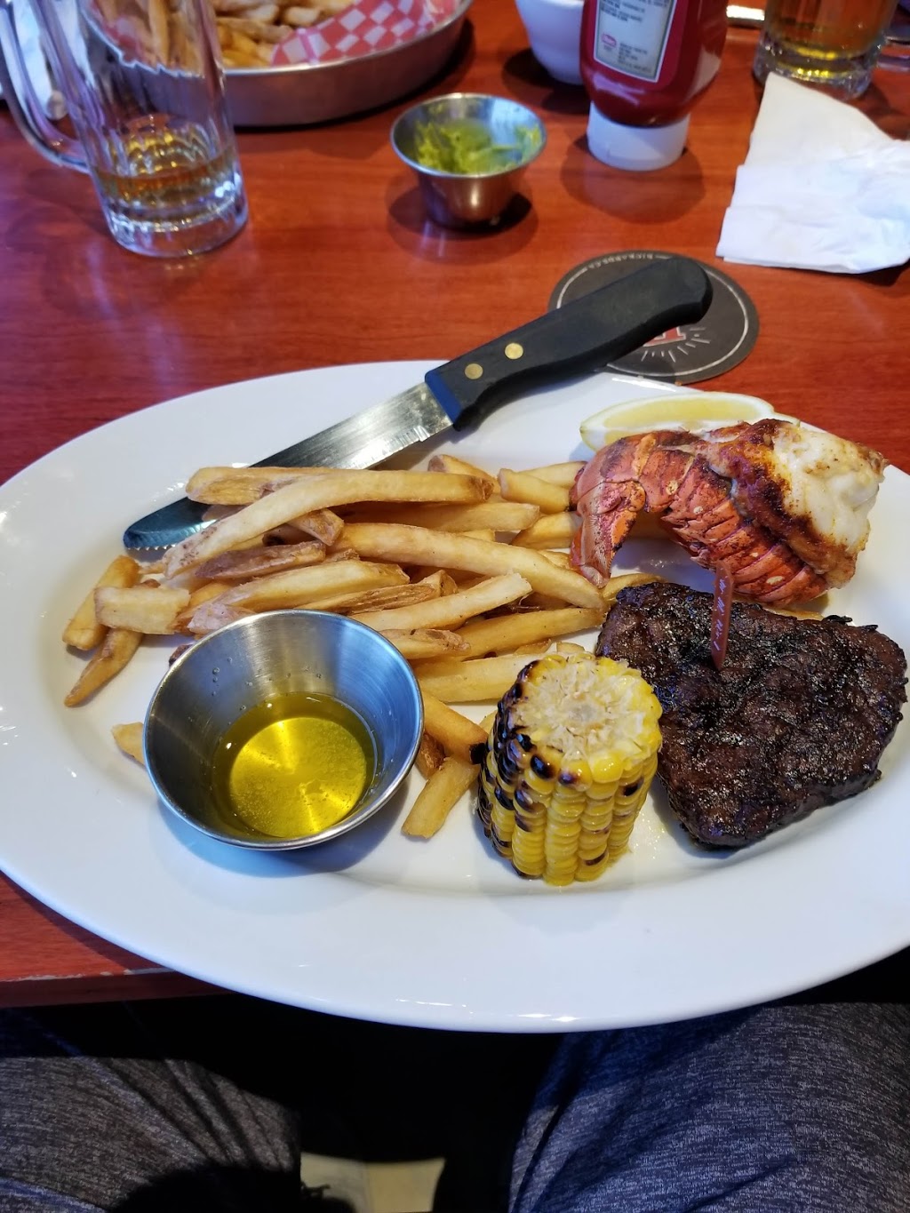 Chucks Roadhouse Bar & Grill | 6465 Millcreek Dr, Mississauga, ON L5N 2V6, Canada | Phone: (905) 816-0371