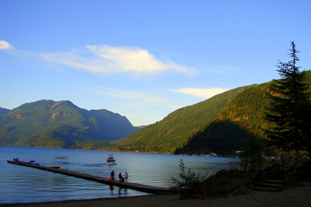 Harrison Lake Market | 196 Esplanade Ave, Harrison Hot Springs, BC V0M 1K0, Canada | Phone: (604) 796-2180
