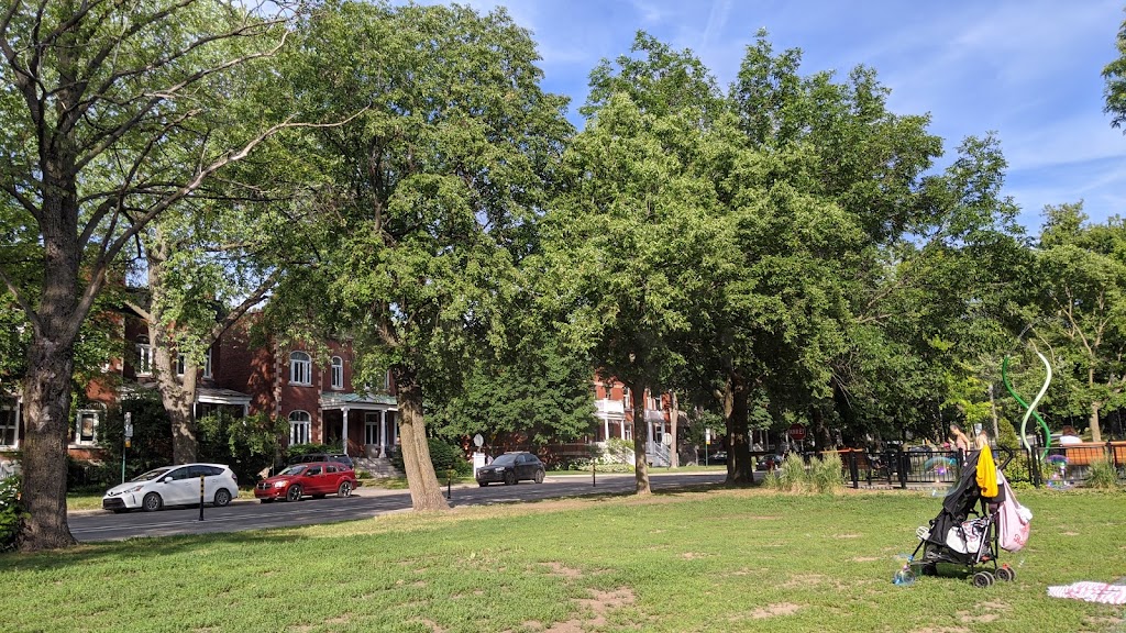 Beaubien Park (Outremont) | Av. Stuart, Montréal, QC H2V 3H1, Canada | Phone: (514) 872-0311
