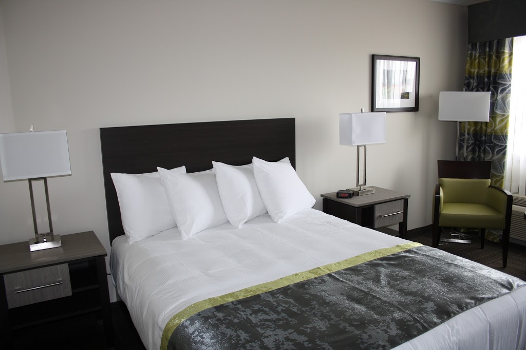 Crossroads Inn & Suites | 980 Kenmount Rd, Paradise, NL A1L 1N2, Canada | Phone: (709) 368-3191