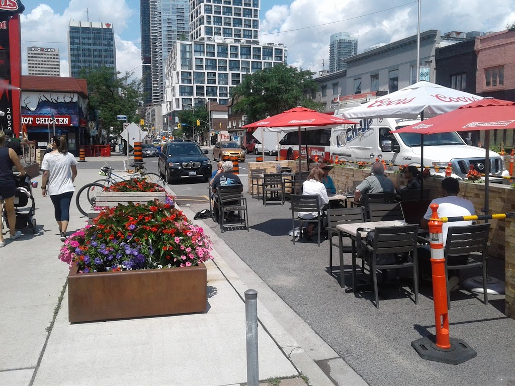 St. Louis Bar & Grill | 2050 Yonge St, Toronto, ON M4S 1Z9, Canada | Phone: (416) 480-0202