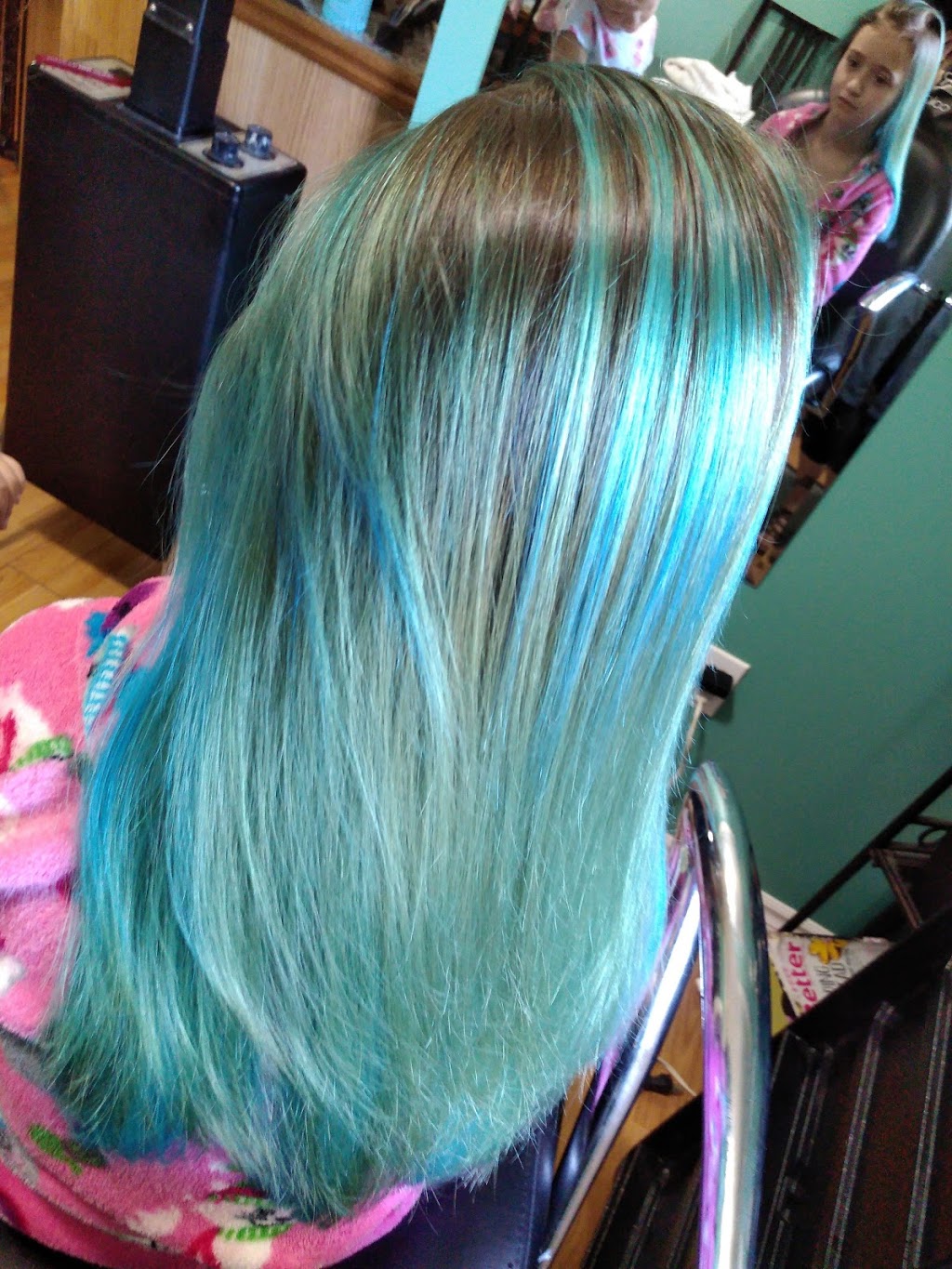 Studio 43 Salon and Spa Muskoka | 43 Douglas Dr, Bracebridge, ON P1L 1W9, Canada | Phone: (705) 787-8572