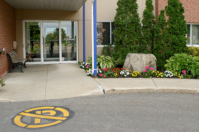 L Esterel | 10 Avenue Vermont, Pointe-Claire, QC H9R 6A6, Canada | Phone: (514) 694-1239