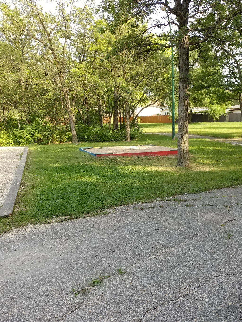 London - Reay Park | 60 Reay Crescent, Winnipeg, MB R2K 3R4, Canada | Phone: (877) 311-4974