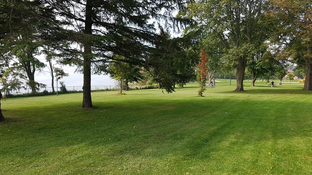 Lakewoods Park Lookout | 65 Muskoka Ave, Oshawa, ON L1J 1A1, Canada | Phone: (905) 436-3311