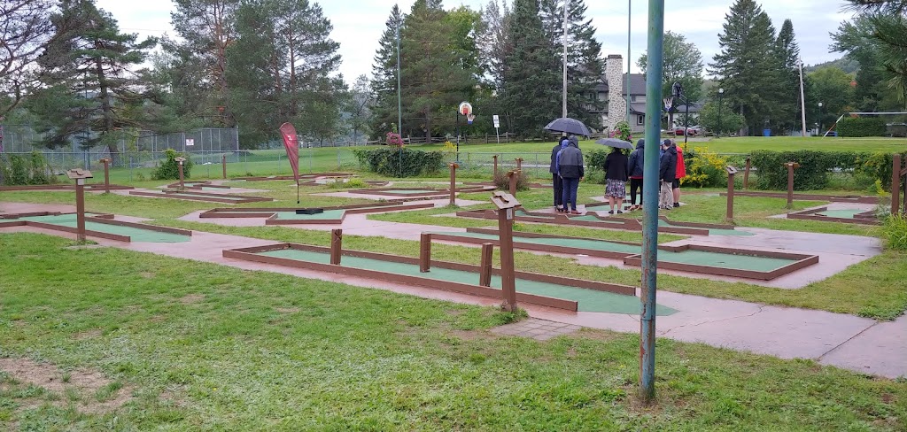 Mini-Putt Lac-Delage | 115 Rue du Manoir, Lac-Delage, QC G3C 5B7, Canada | Phone: (418) 848-2551
